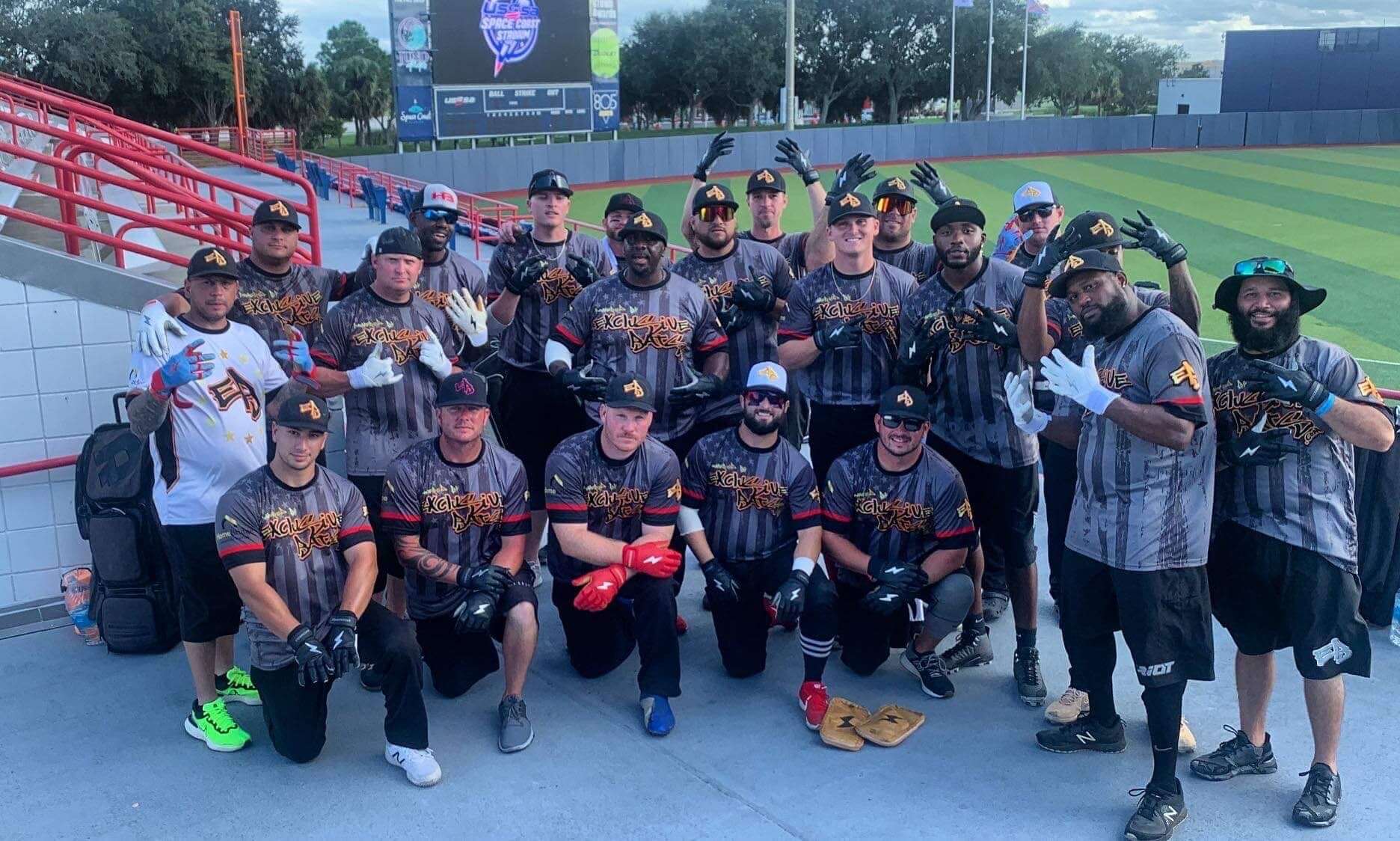 US MILITARY SOFTBALL TEAM