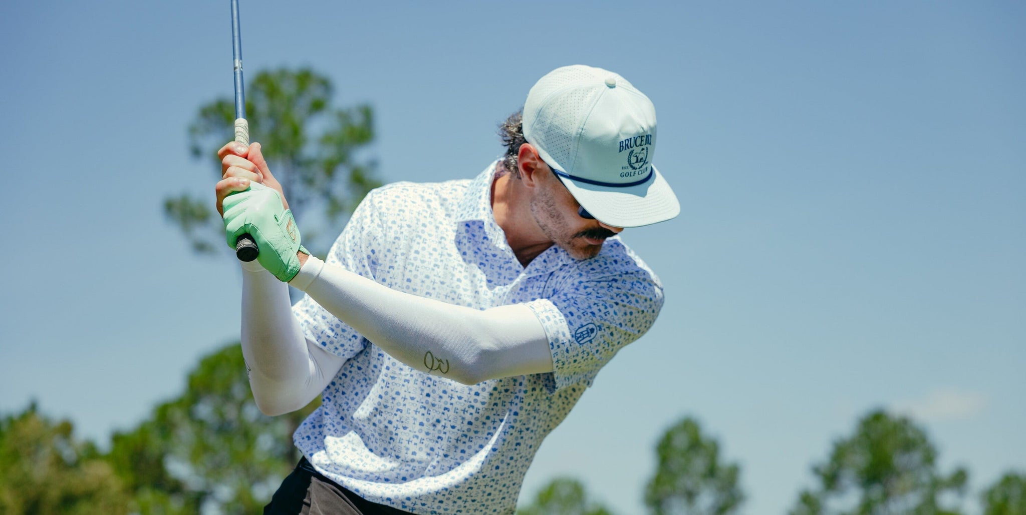Golf swing with Bruce Bolt Gloves