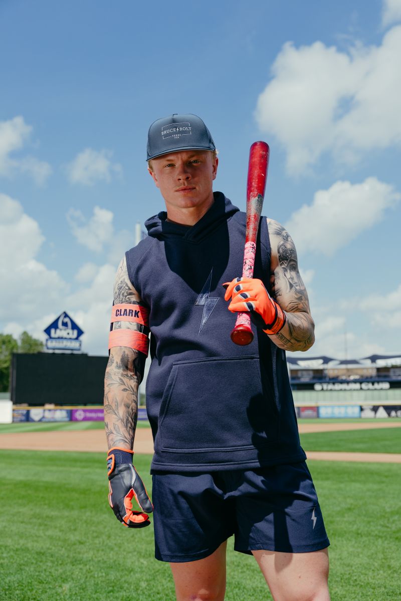 Bộ sưu tập màu xanh hải quân và cam của Max Clark – BRUCE BOLT