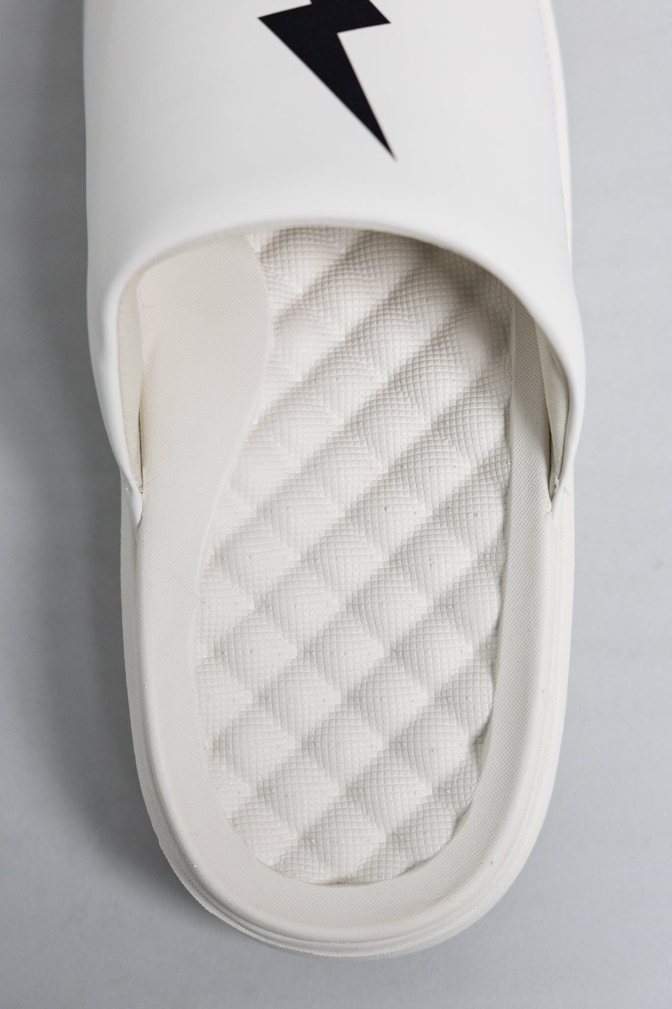 Motive Slides | Cream
